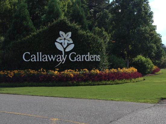 Entrance sign to Callaway gardens.